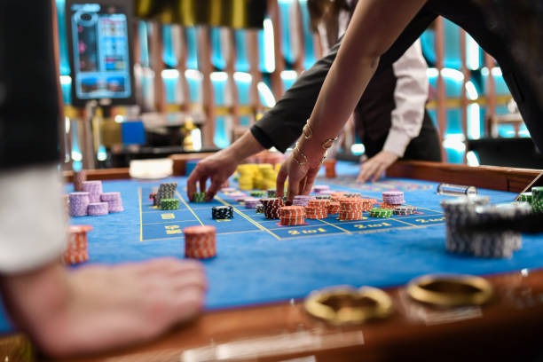Sic Bo dice table layout and payout structure